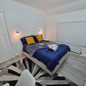 chec-double-bed-w-private-bathroom-netflix-work-space-and-wifi.yorkshirehotels.net/